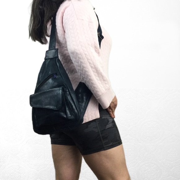 Dark blue crocodile embossed leather sling body crossbody hands free travel bag - Picture 1 of 10